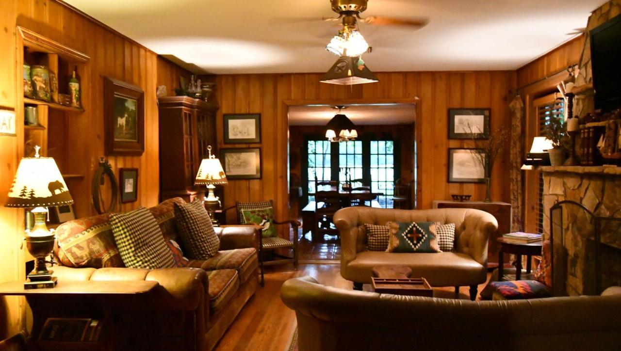 Country Woods Inn Glen Rose Exterior photo